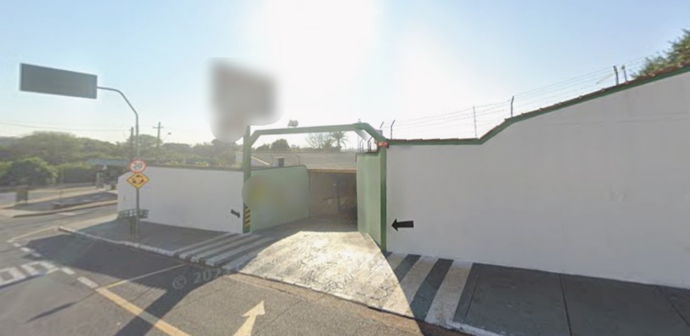 Mulher é encontrada morta dentro de motel em Rio Preto (SP) com toalha no rosto — Foto: Google Street View/Reprodução