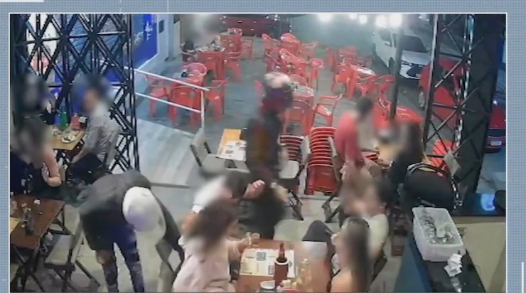 Dupla armada faz arrastão e assalta clientes em bar, em Campina Grande; VÍDEO
