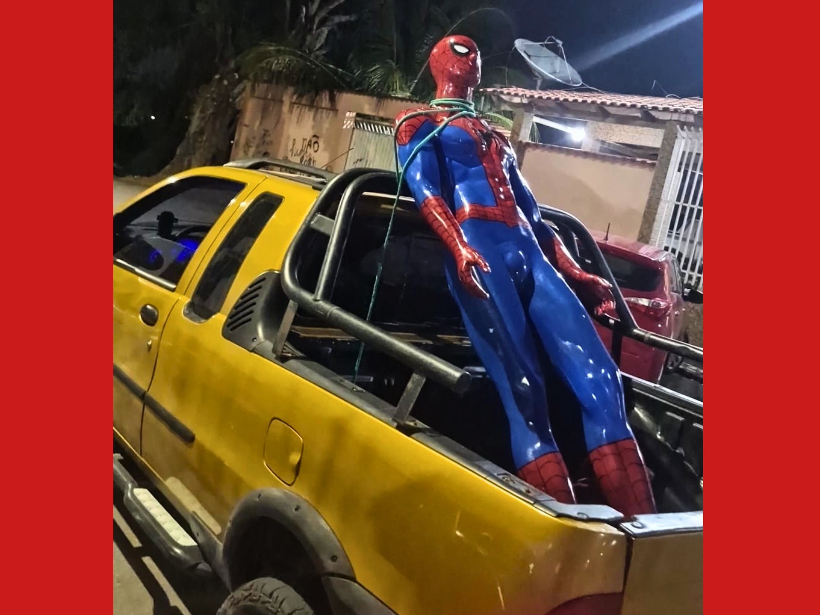VÍDEO: 'Homem-Aranha' é furtado em frente a estúdio de tatuagem no Acre