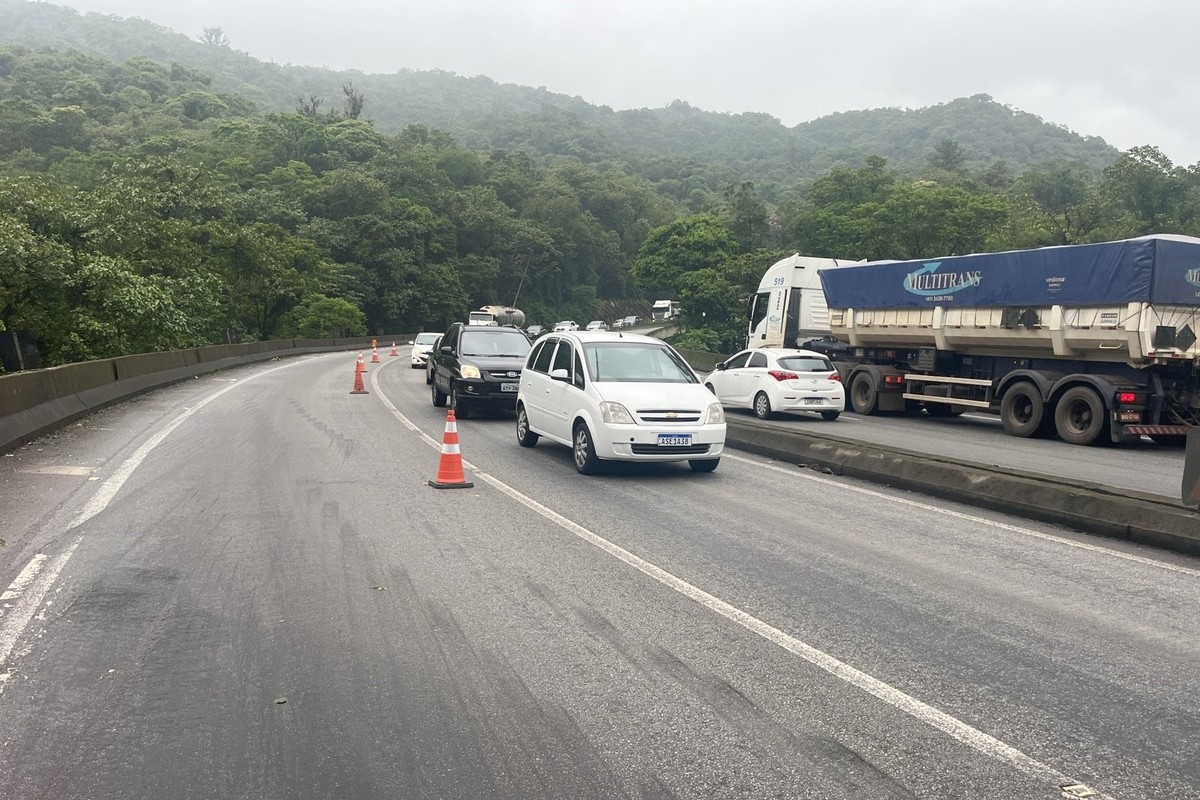 Restrição de caminhões na BR-277 passa a valer no litoral