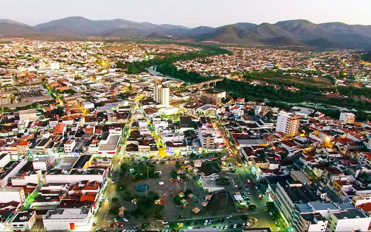 Com toque de recolher, prefeitura de Jequié flexibiliza comércio na cidade;  templos e salões poderão funcionar | Bahia | G1