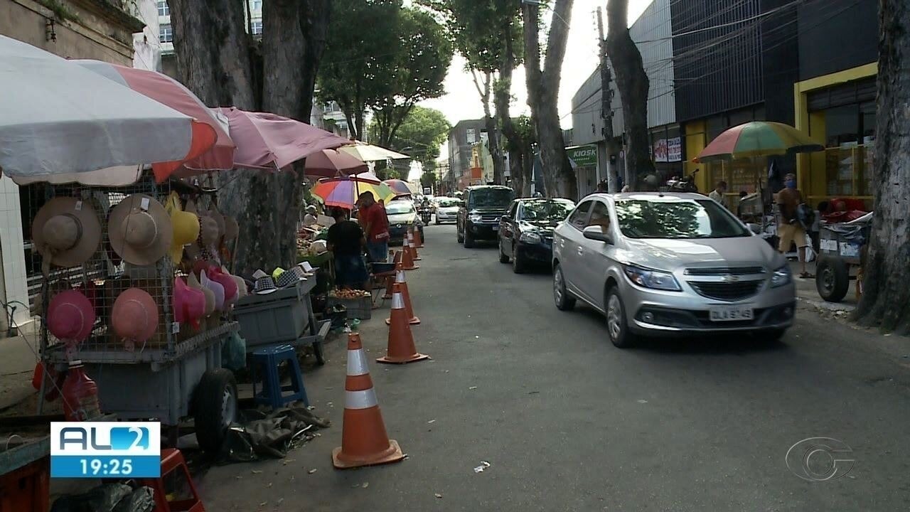Após linchamento de motorista, cones são colocados na 'Rua das Árvores ...