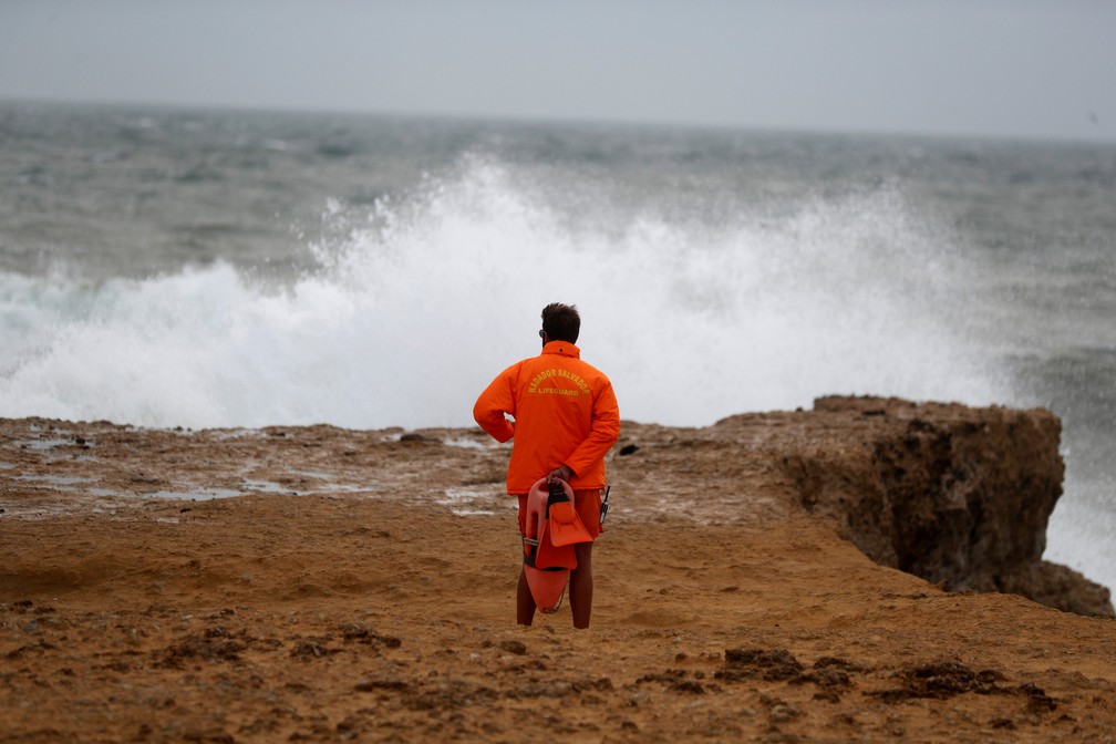 Veja a passagem da tempestade Leslie ao largo da Madeira e em