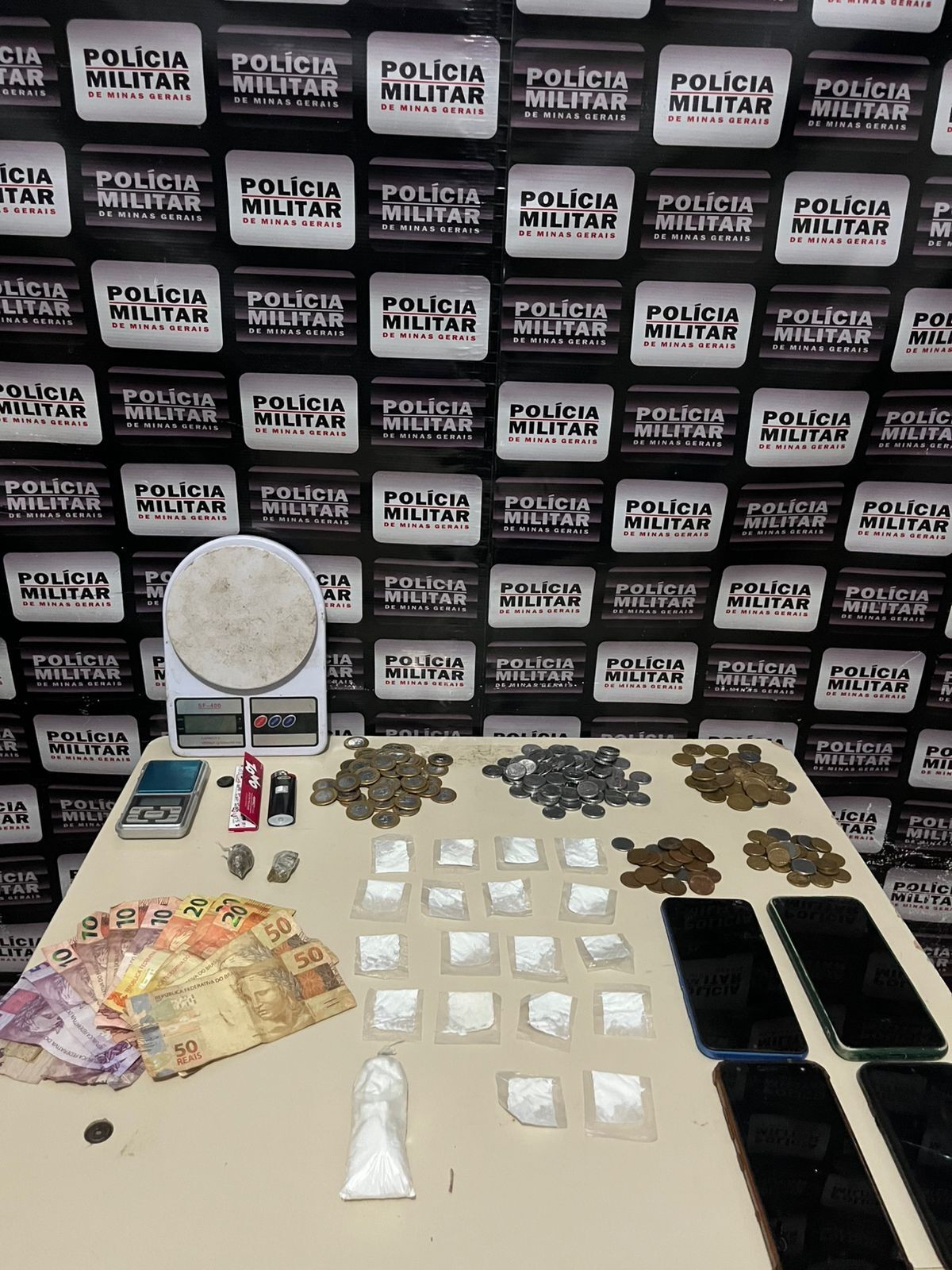 Rapaz suspeito de vender drogas por aplicativo e receber pagamento via PIX é preso em Espinosa
