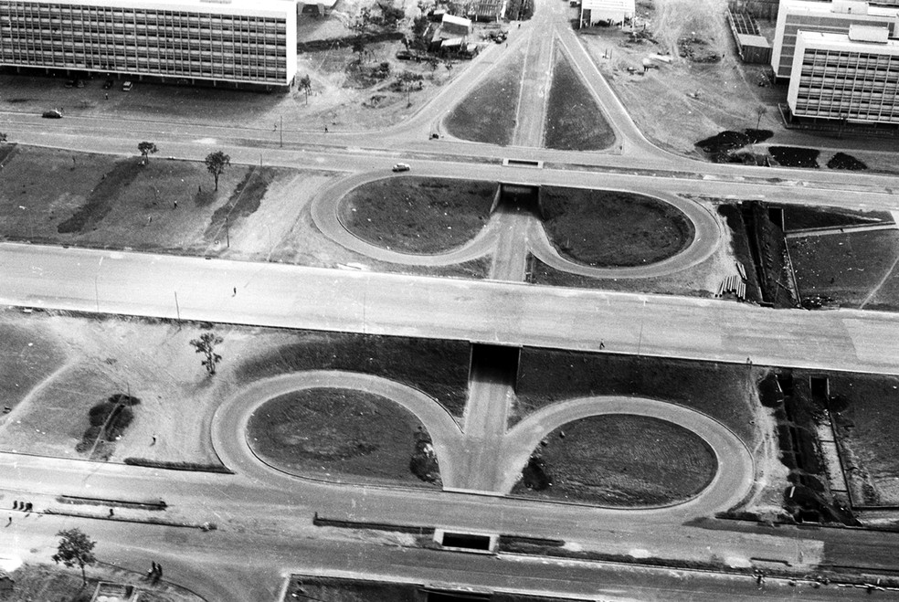 Imagem aérea de Brasília mostra "tesourinhas" durante a construção da Capital Federal — Foto: Reprodução