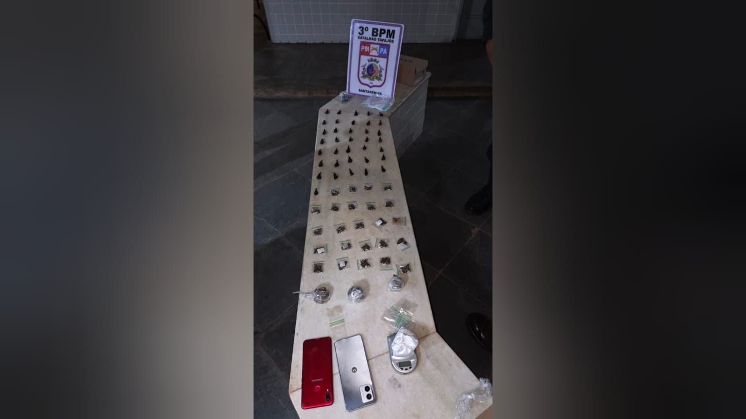 Suspeito de tráfico de drogas é preso pelo PM no bairro Maracanã, em Santarém