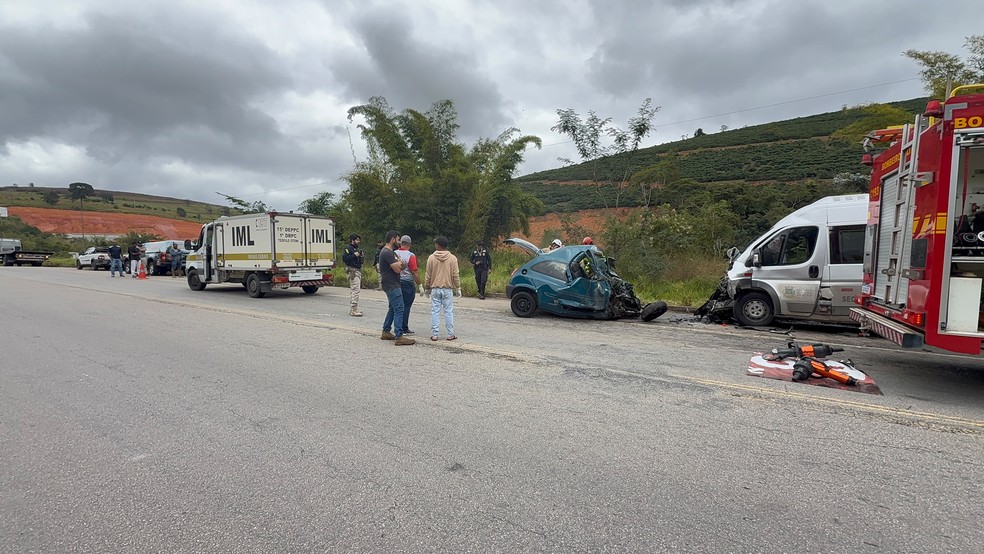 Acidente na BR-116 deixa cinco mortos e seis feridos no Vale do Jequitinhonha — Foto: Polícia Civil
