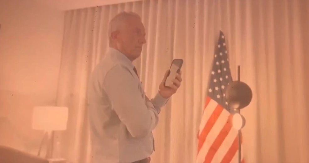 Robert Kennedy Jr. conversa com Donald Trump pelo telefone em 14 de julho de 2024. — Foto: Reprodução/redes sociais