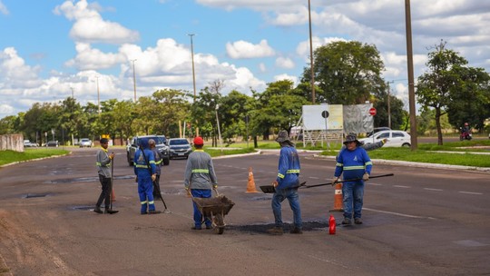 Operação tapa-buracos tenta amenizar "buraqueira sem fim" em Campo Grande - Foto: (Divulgação)