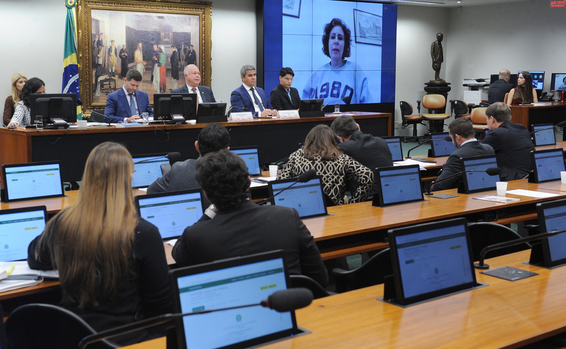 Presa na Itália, Zambelli reclama de problemas de saúde em depoimento na Câmara sobre perda de mandato