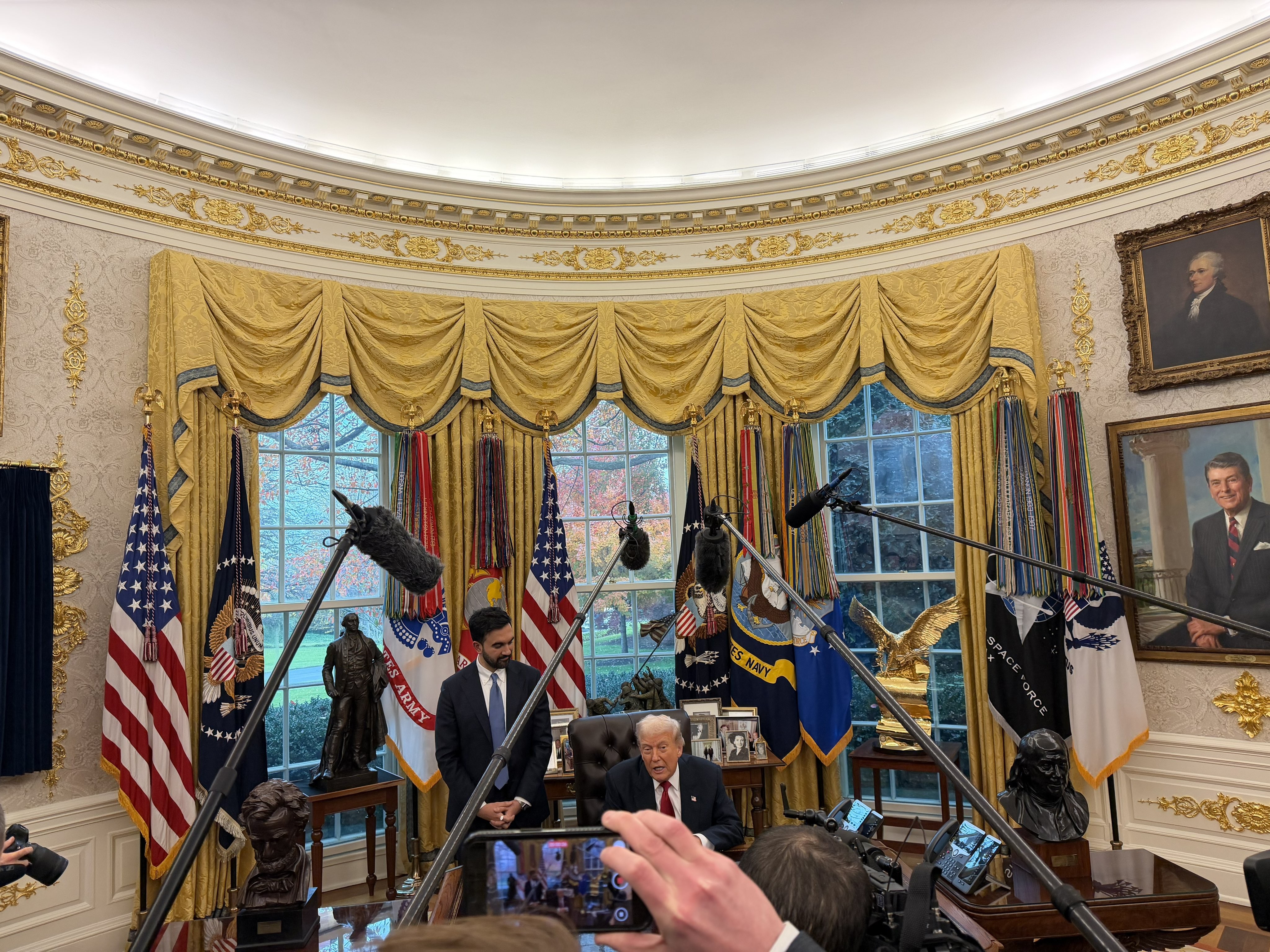 Rivais, Trump e Zohran Mamdani se reúnem na Casa Branca