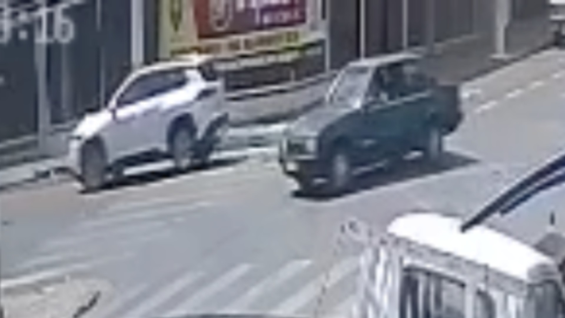 VÍDEO: Motorista dá ‘cavalo de pau’ para escapar de acidente em MG 