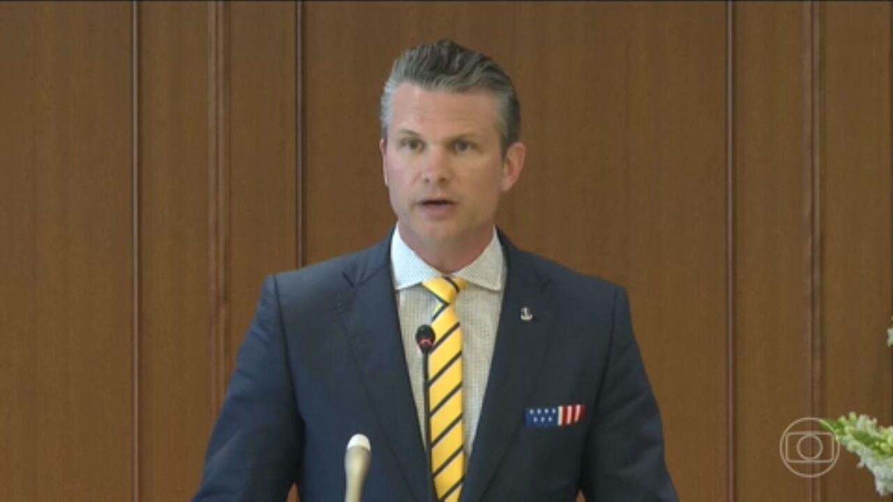 Assessor próximo do secretário de Defesa dos EUA é escoltado para fora do Pentágono suspeito de vazar informações sigilosas