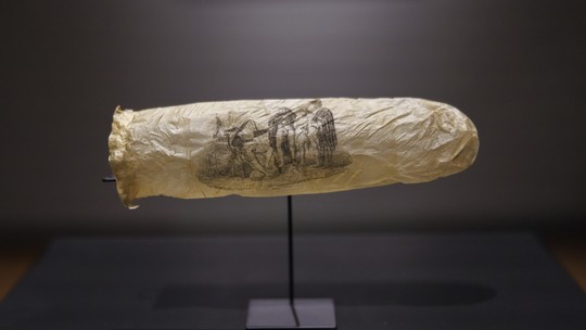 Preservativo com imagem erótica do século XIX é exposta em museu em Amsterdã 