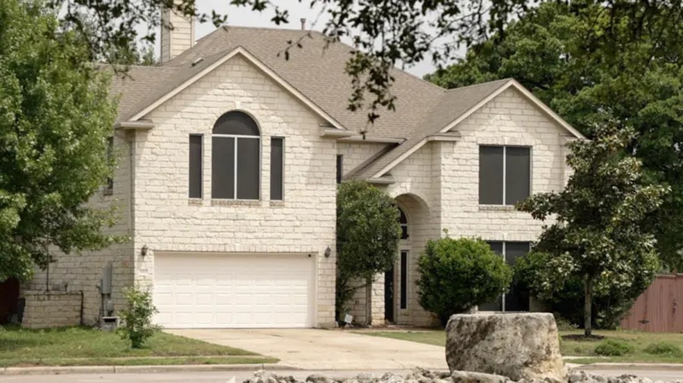 Casa de cinco quartos onde Kat morava nos subúrbios de Austin, Texas — Foto: BBC