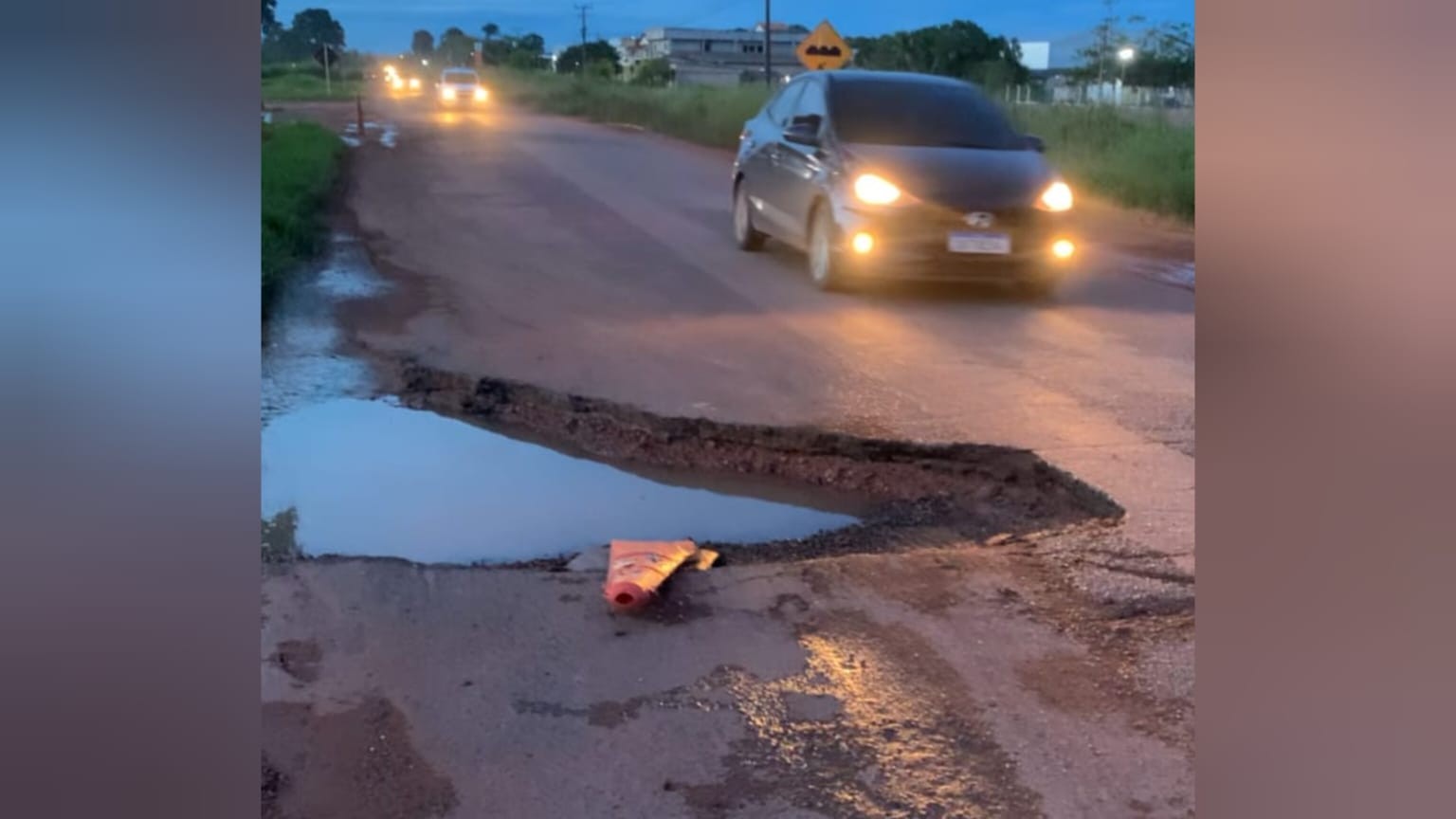 Ao som de ‘La isla bonita’, jovem tapa buraco na rodovia BR-163, em Santarém, e vídeo viraliza na web