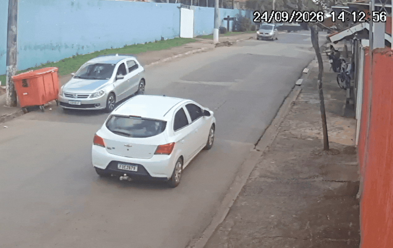 Homem é baleado em perseguição após furtar caminhonete de clínica de reabilitação e jogar veículo contra PMs