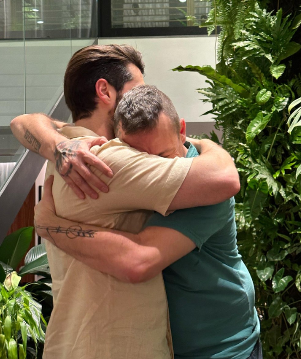 Alok comemora reencontro com o pai após ataque em festival em Israel:  'Alívio poder te abraçar' | Pop & Arte | G1