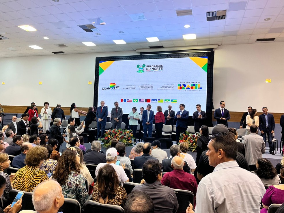 Ministro Wellington Dias em encontro com governadores e outros representantes da região Nordeste em Natal — Foto: Vinícius Marinho/Inter TV Cabugi