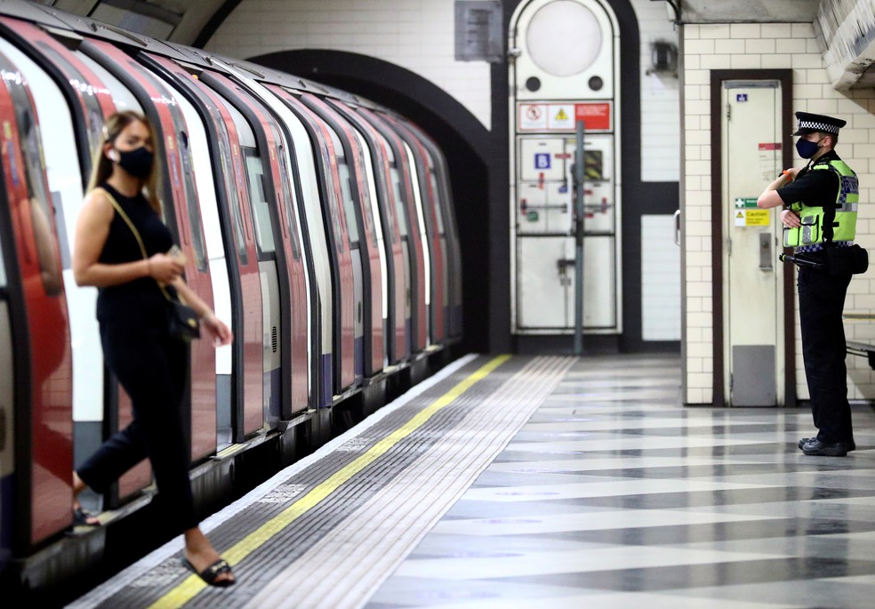 A polêmica campanha contra 'encaradas' no metrô de Londres (e por que isso  é considerado assédio sexual), Mundo