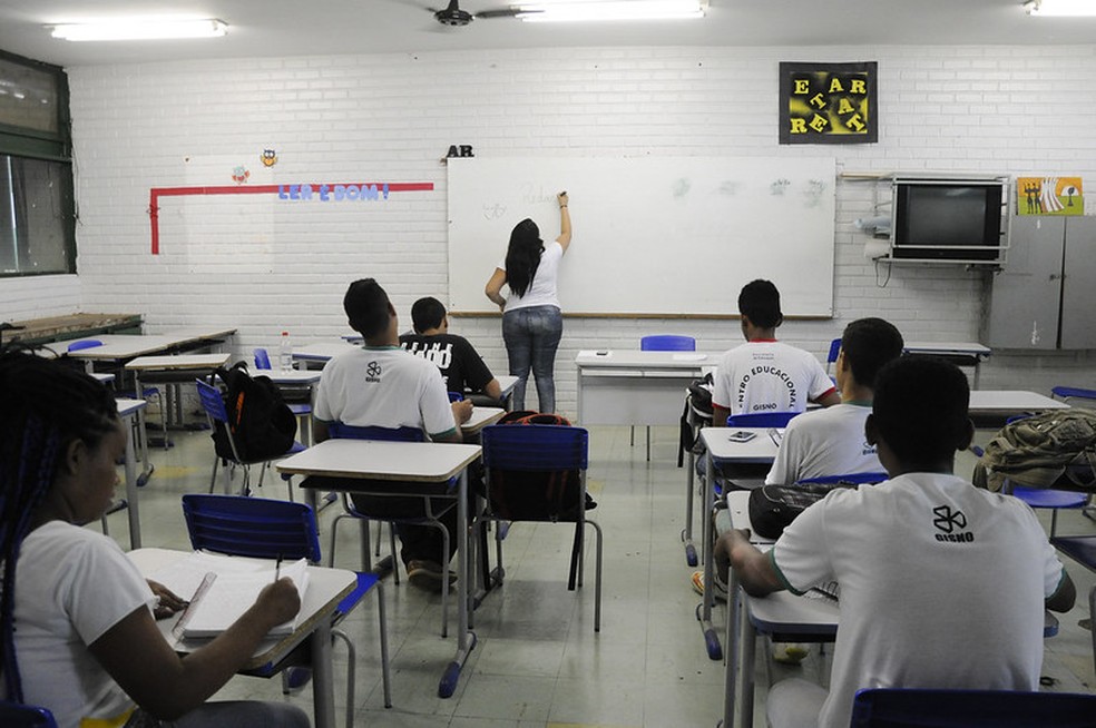 Brasil Mantém Desempenho Estável e Segue nas Últimas Posições do Pisa 2025