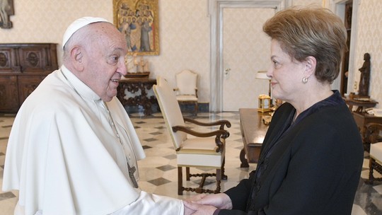 Papa Francisco recebe ex-presidente Dilma Rousseff no Vaticano - Foto: (Divulgação/ Vaticano)