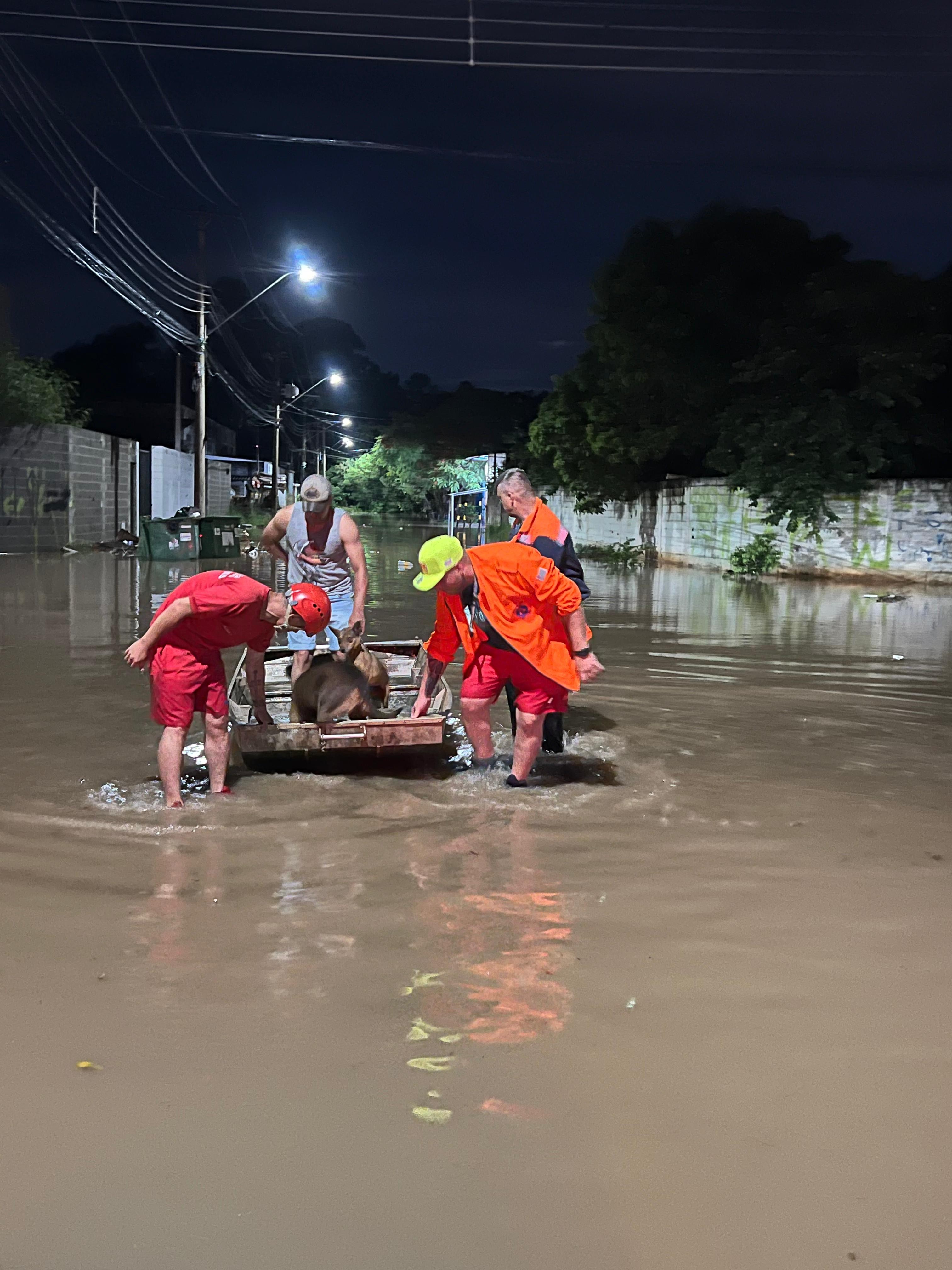 Chuvas causam alagamentos em vias e famílias precisam deixar casas em Nova Odessa e Capivari   