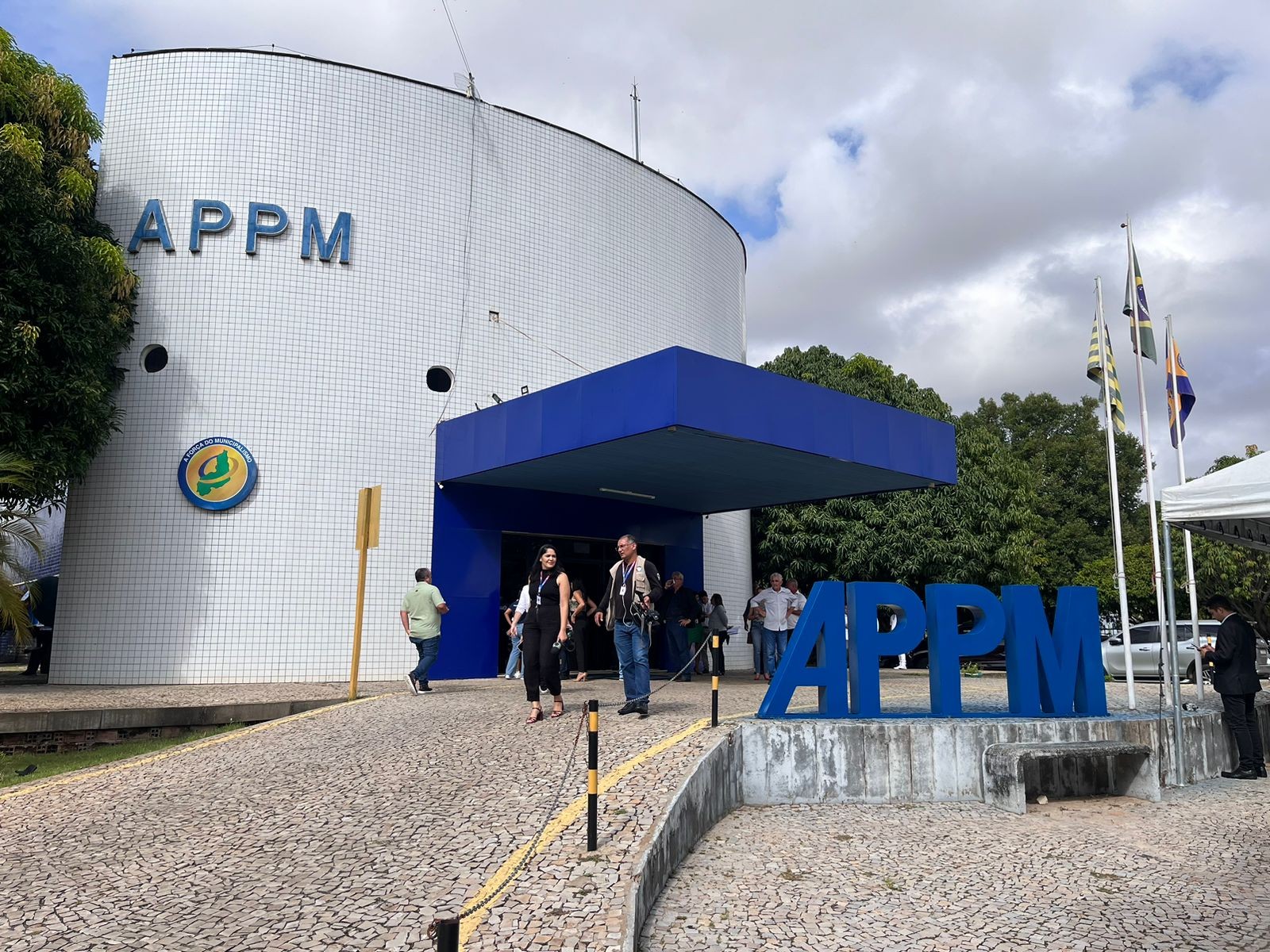 Prefeitos aprovam teto de R$ 350 mil para contratação de shows artísticos por municípios no Piauí