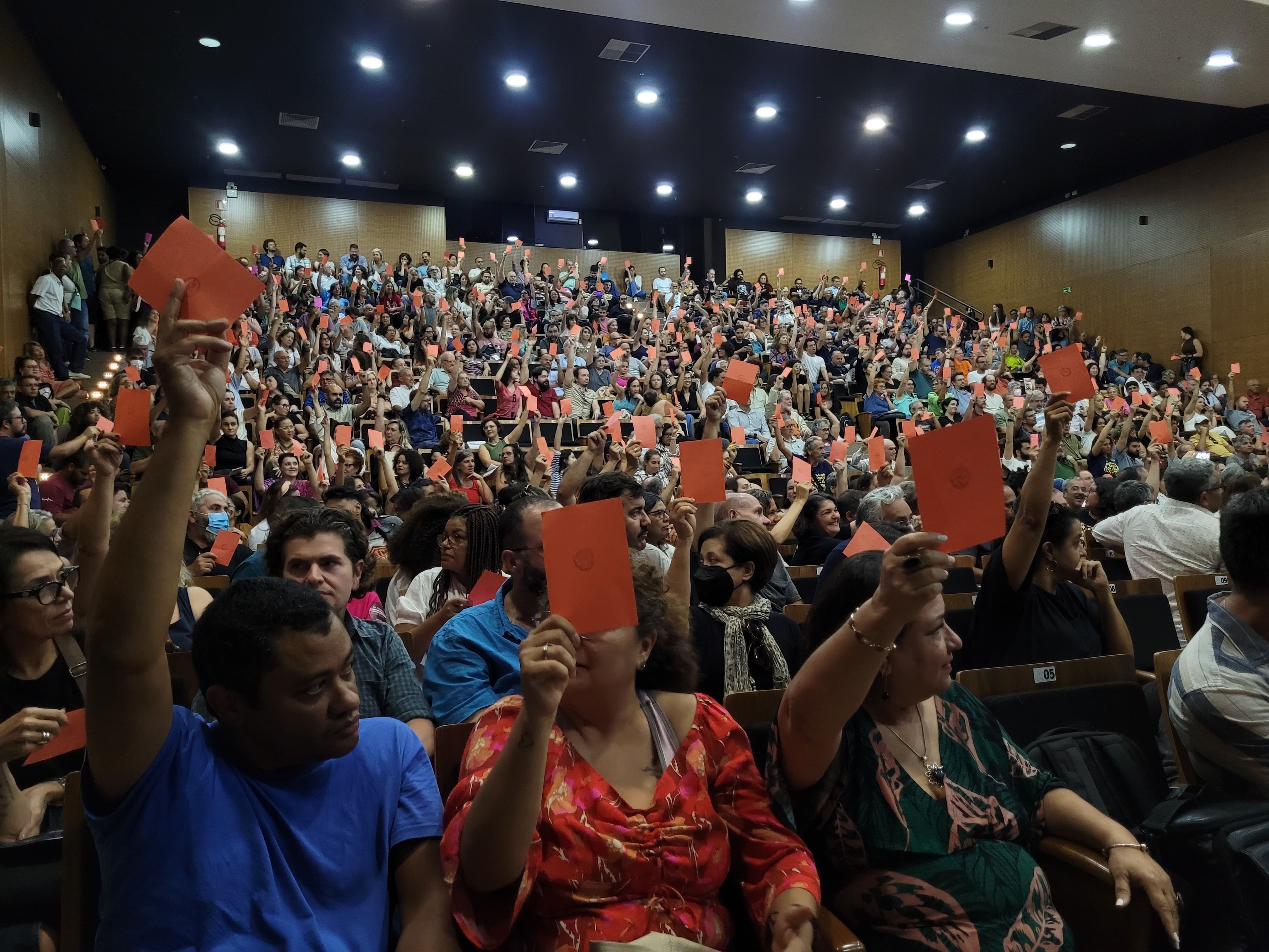 Greve nas universidades: servidores de de instituições federais marcham na Esplanada dos Ministérios, em Brasília 