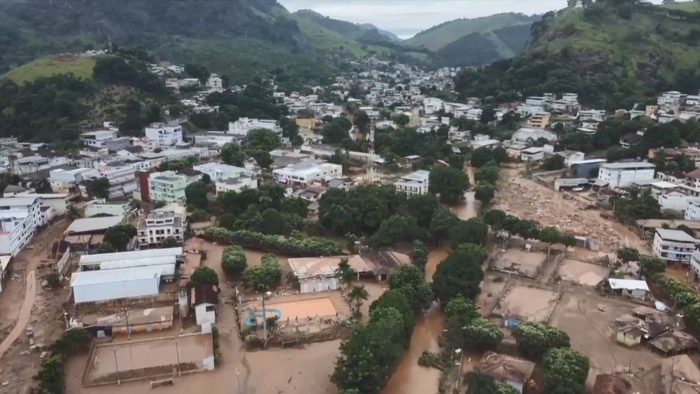 Cidade de Mimoso do Sul, no Espírito Santo, totalmente alagada após enchente — Foto: Reprodução/TV Gazeta