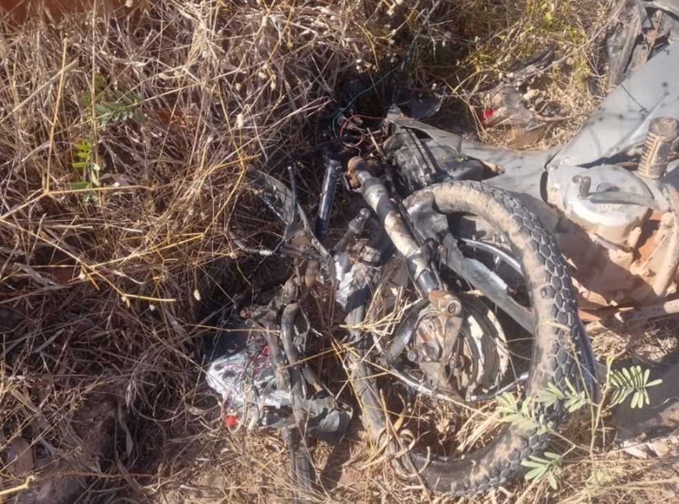 Idoso morre após ter moto atingida por carro na PI-392 — Foto: João Victor/Portal B1