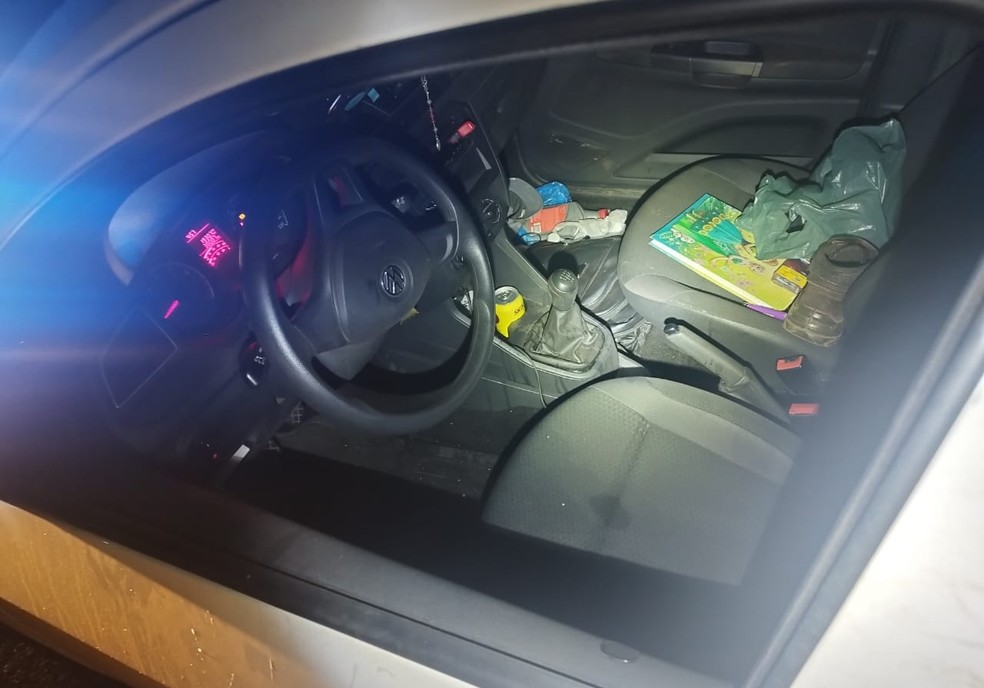 Carro motorista embriagado BR-050 Uberaba &mdash; Foto: Pol&iacute;cia Rodovi&aacute;ria Federal/Divulga&ccedil;&atilde;o