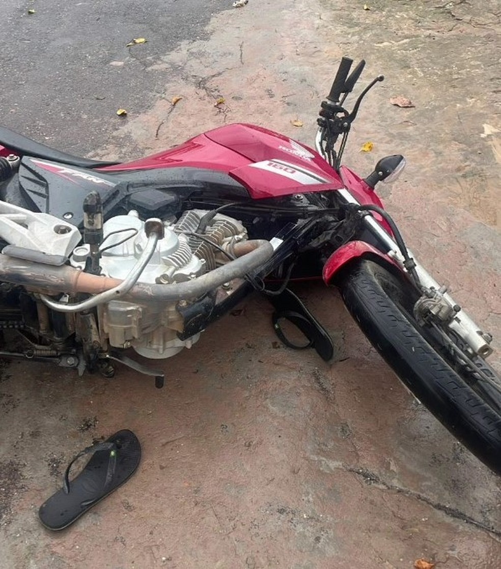 Moto utilizada no crime havia sido roubada dias antes, segundo a PM — Foto: PM-AC