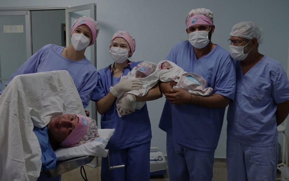 Dona de casa Wanessa Dayane Batista Oliveira, de 27 anos, teve uma bebê empelicada em Iporá, Goiás — Foto: Reprodução/@rafaelbrunoci