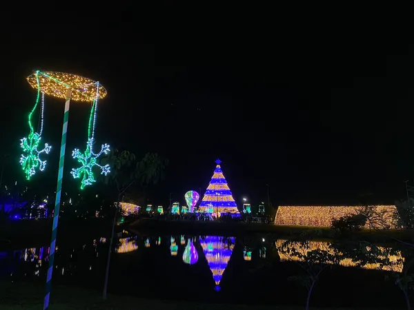 Parque Linear também recebe decoração natalina - Vero