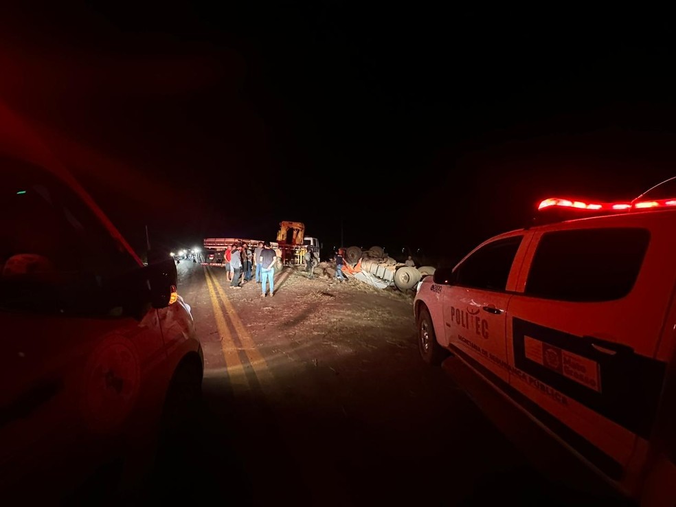 Cinco homens morreram no local — Foto: Corpo de Bombeiros