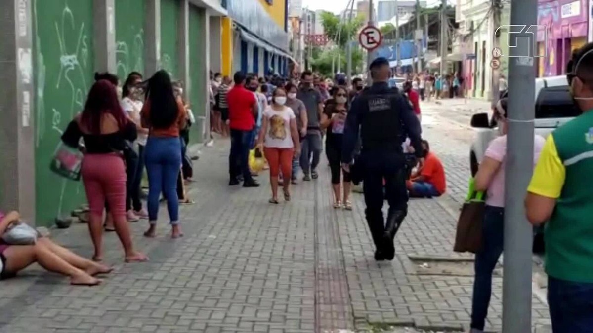 Enormes filas se formam no centro de Fortaleza em diversos pontos do  comércio