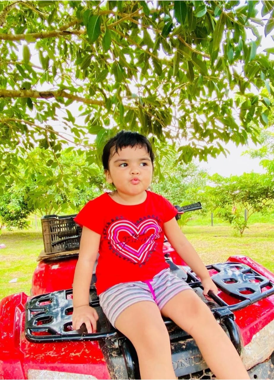 Menina de 3 anos morre após quadriciclo pilotado pela mãe capotar no Acre: 'minha companheira'