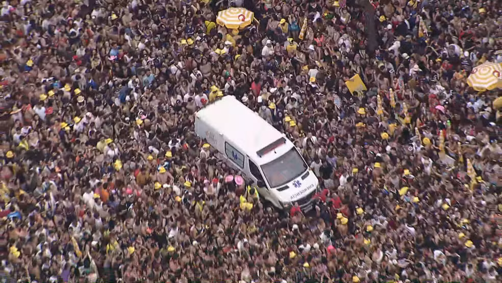 Multidão em bloco na Consolação — Foto: Globocop/TV Globo