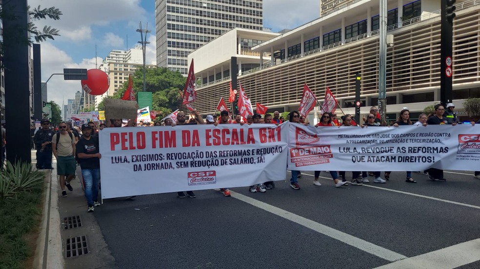 Protesto pede o fim da escala 6x1 no Dia do Trabalhador — Foto: Hermínio Bernardo/TV Globo