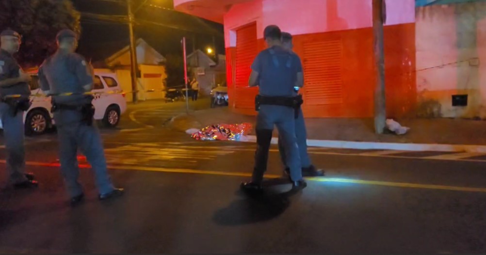 Homem é executado com 15 tiros em frente a pastelaria em Franca, SP