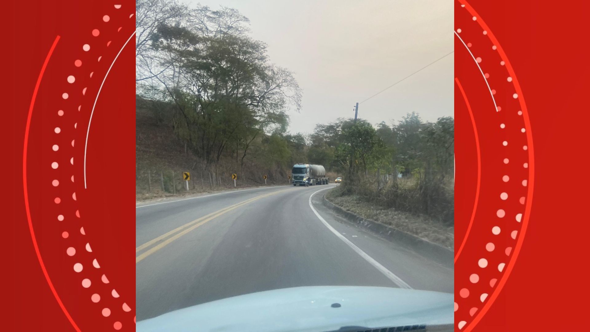 O desnível acentuado, aliado às características sinuosas da ES-164, exige cuidado redobrado em trecho conhecido como Curva da Morte