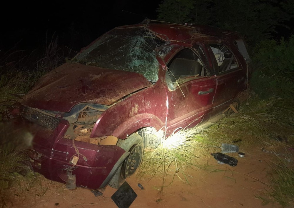 Carmo do Paranaíba: Motorista morre após ser arremessado para fora do carro em acidente na MG-230