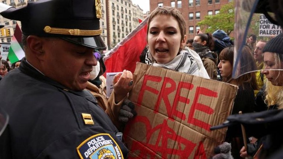 Protesto em Nova York — Foto: Reuters/Via BBC