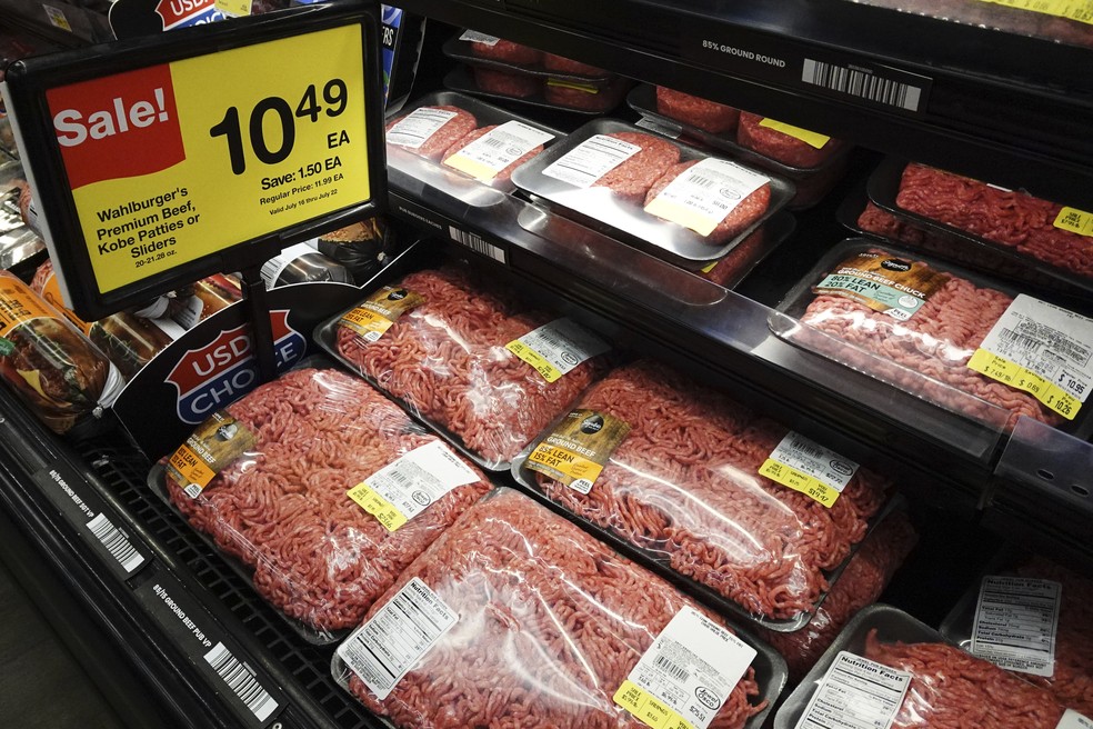 Preço da carne bovina em um supermercado em Mount Prospect (Illinois). — Foto: AP/Nam Y. Huh