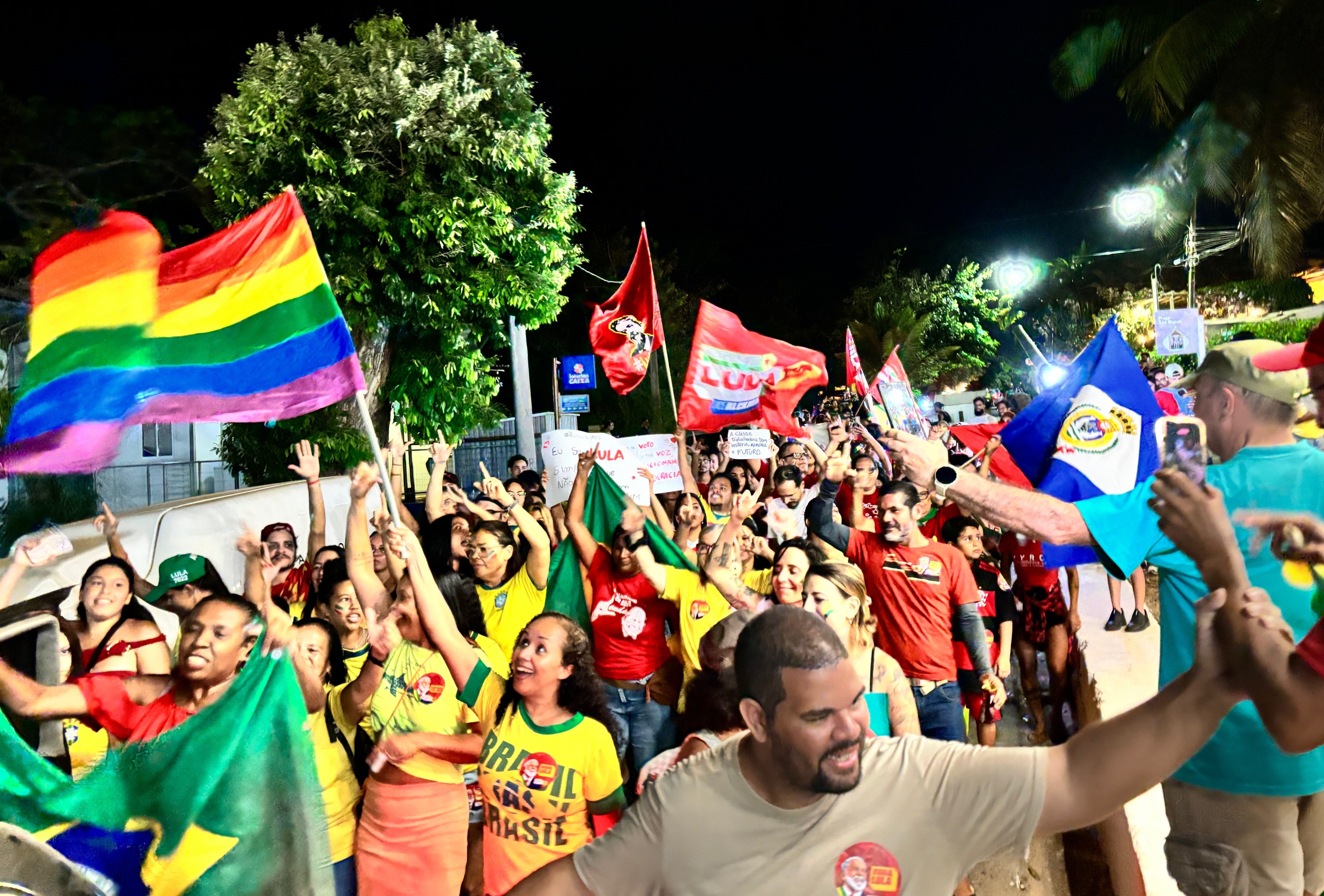 Ato em Fernando de Noronha reúne moradores em apoio à reeleição de Lula