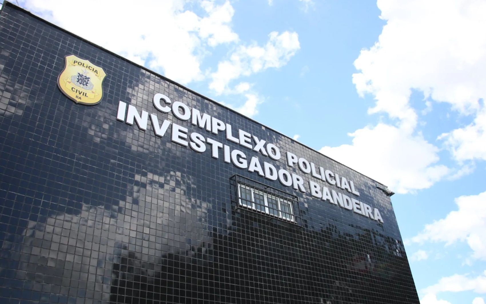 Jovem é morto a tiros a caminho do  trabalho da esposa na Bahia; mulher encontrou corpo em matagal