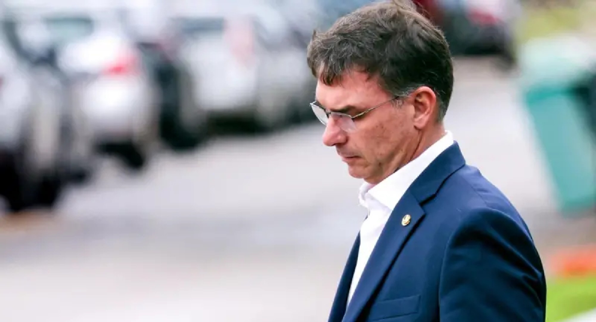 Divulgação de áudios de Flávio Bolsonaro pedindo dinheiro a Daniel Vorcaro gera crise