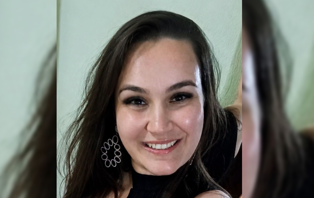 Enfermeira morre após carro colidir com caminhão e capotar em Ourinhos
