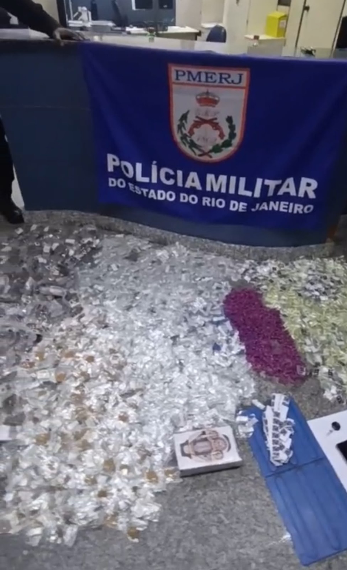 Motociclista é preso com 40 kg de drogas em caixa de ovos em Angra dos Reis